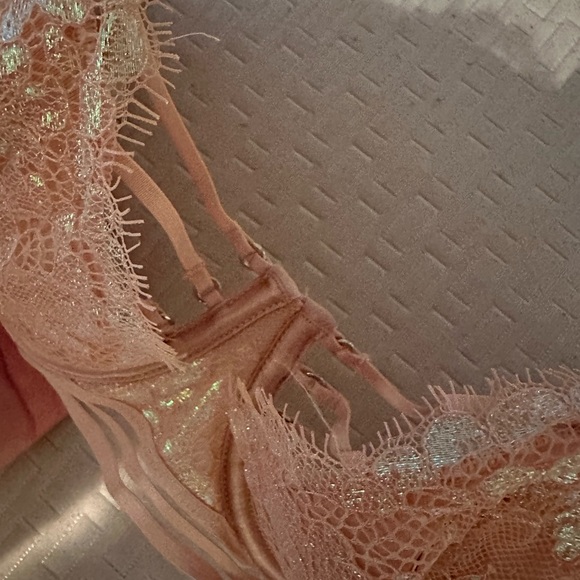 Victoria’s Secret Bra - Picture 2 of 2